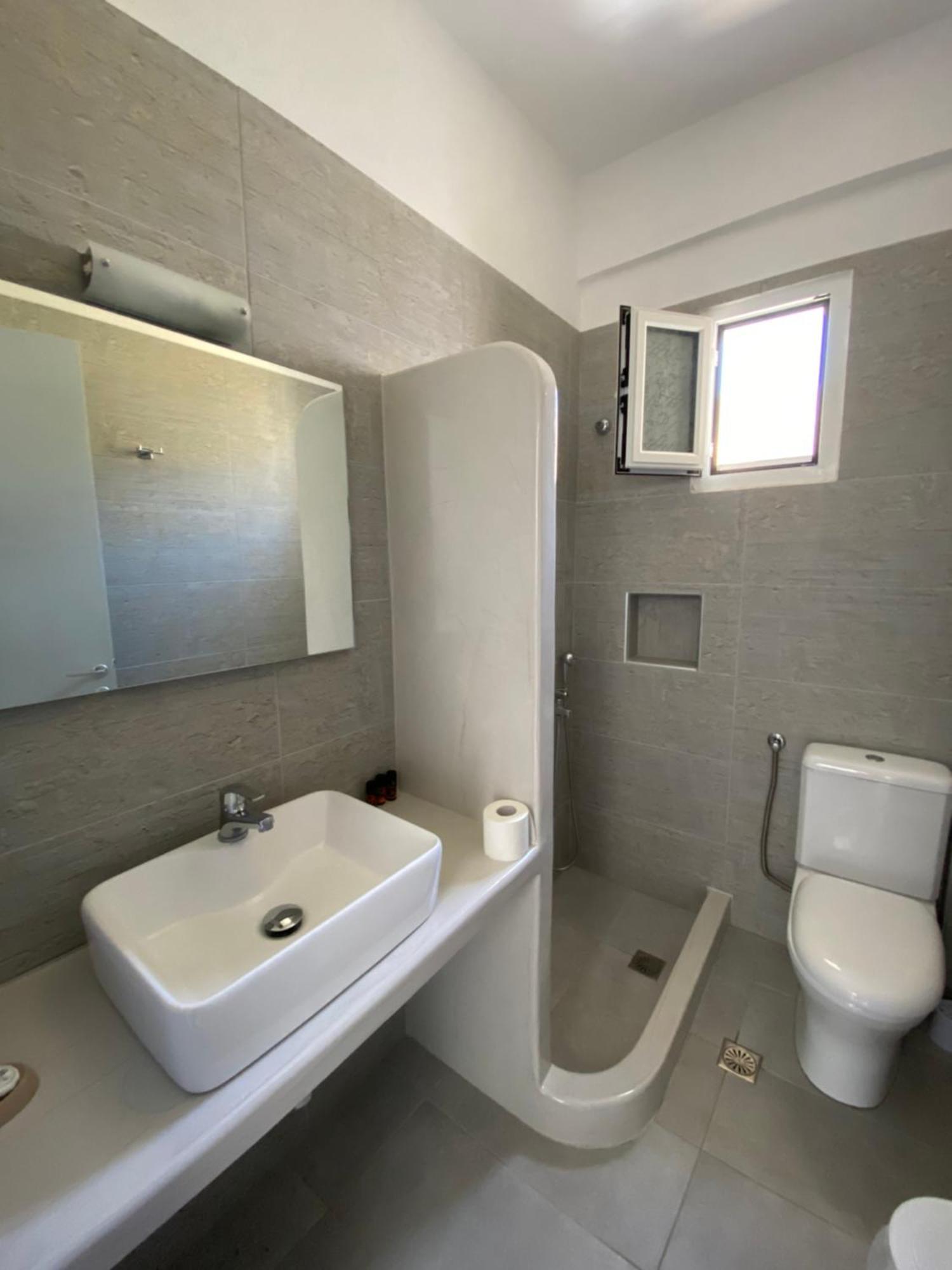 Deep Blue Rooms & Apartments Mylopotas Luaran gambar