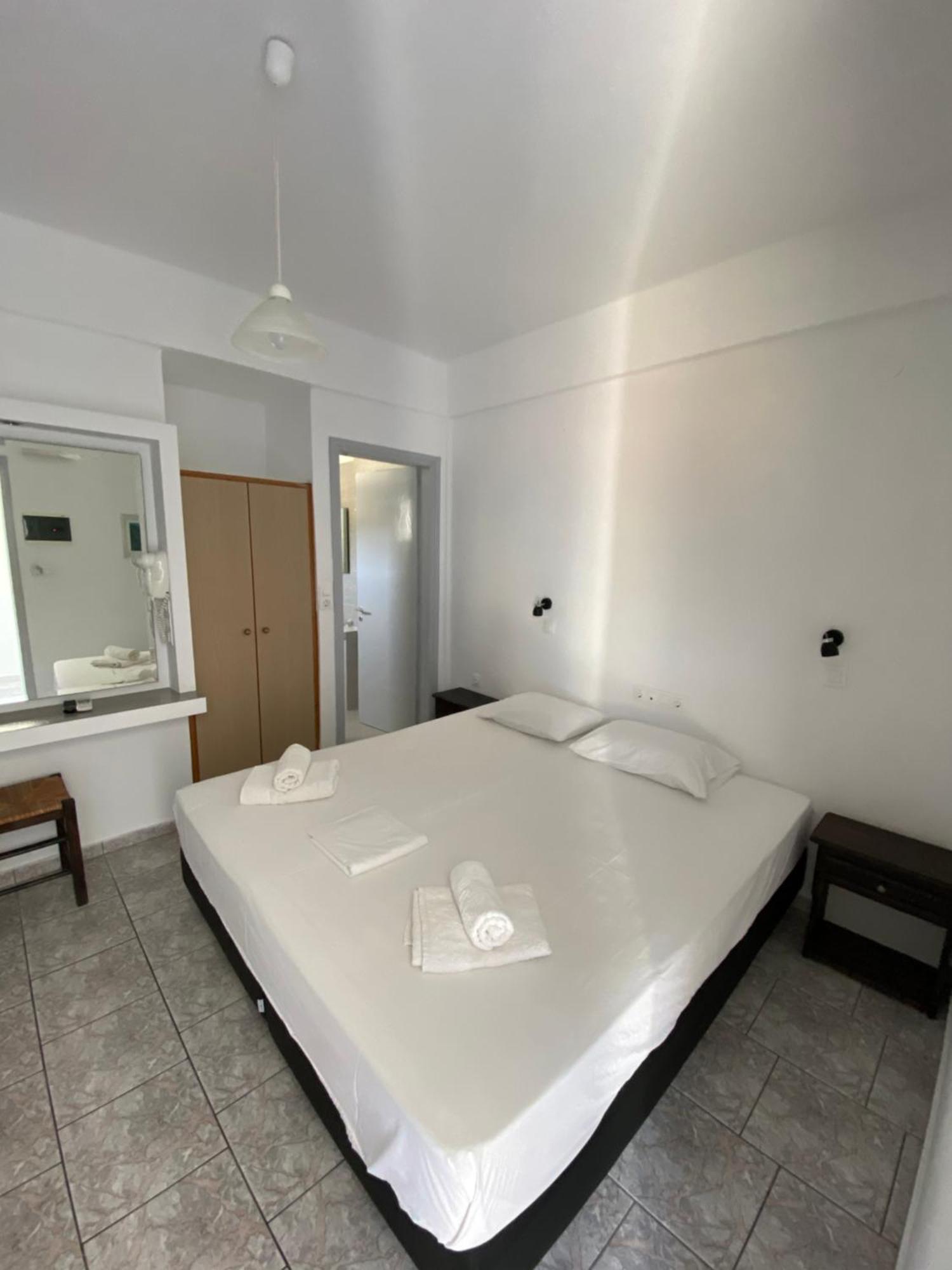 Deep Blue Rooms & Apartments Mylopotas Luaran gambar