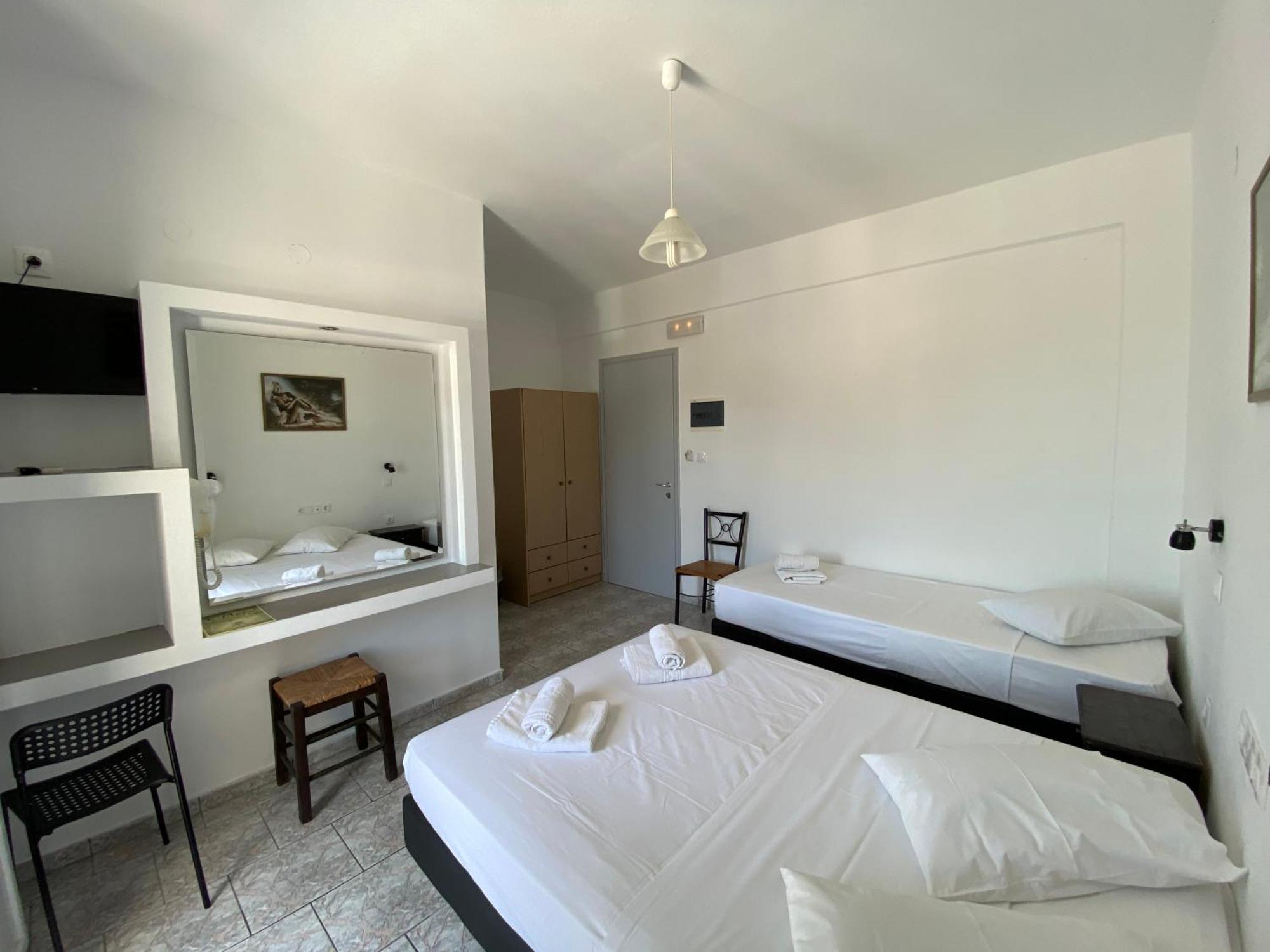 Deep Blue Rooms & Apartments Mylopotas Luaran gambar