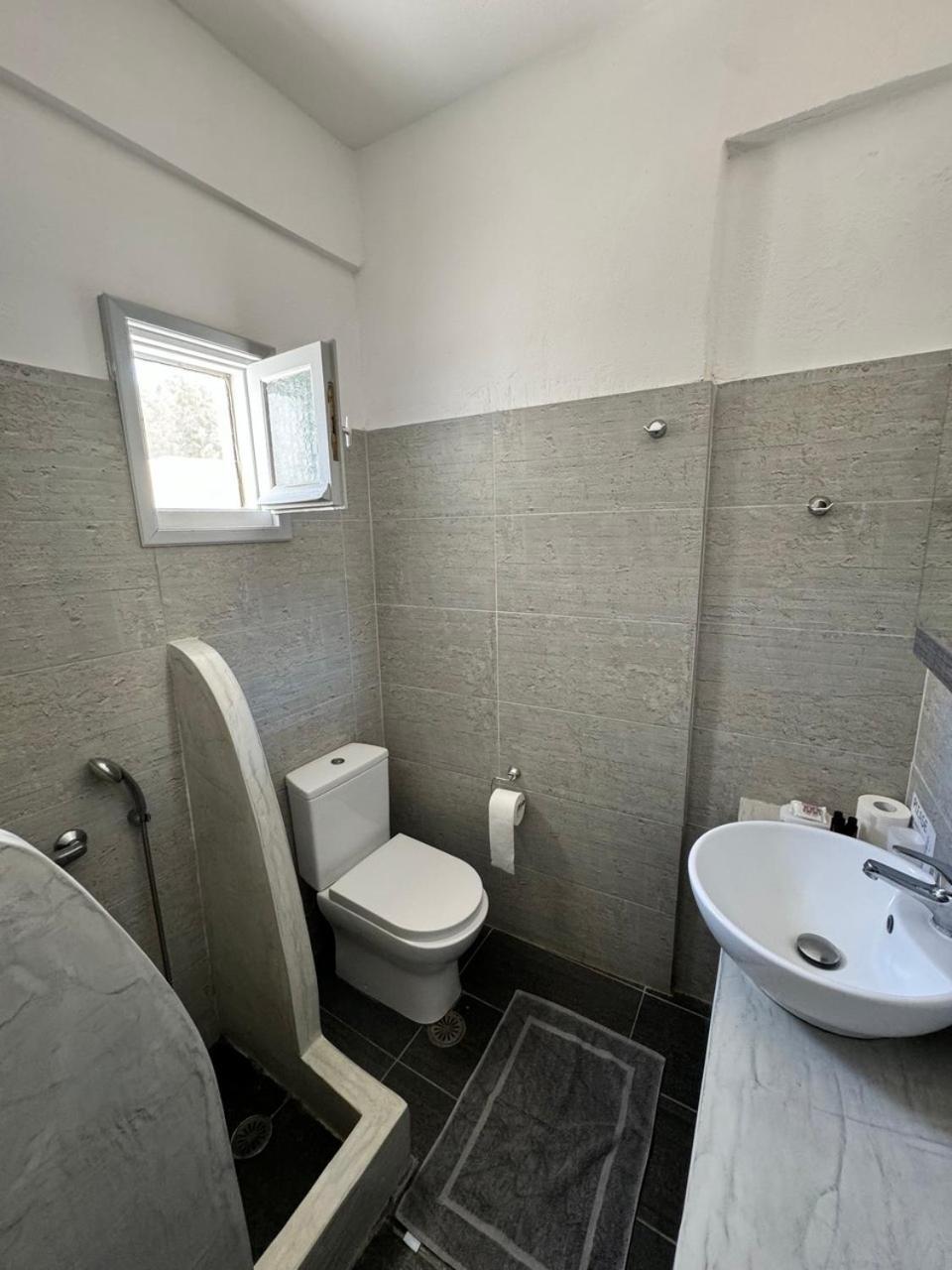 Deep Blue Rooms & Apartments Mylopotas Luaran gambar